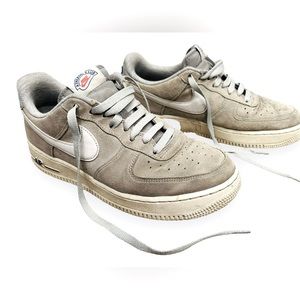 Nike AIR FORCE 1 Low - Size 8
